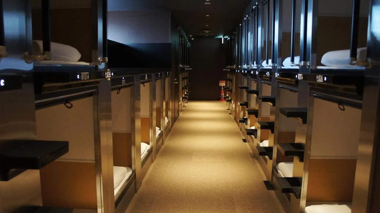 Men Only Capsule Room & Sauna, Bathhouse 男性専用サウナ&カプセル Minami Roppongi Tokyo